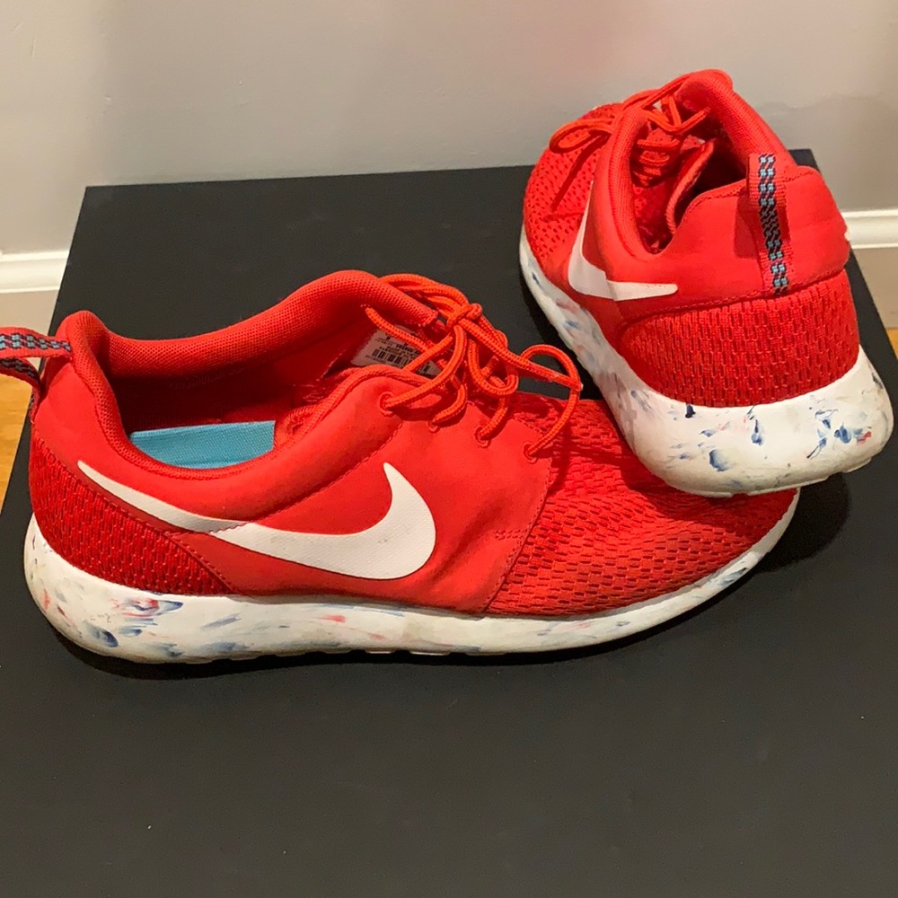 Men’s Nikes sz 9
